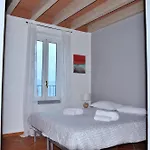 White Garden - With Access To The Lake Apartamento