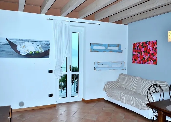 White Garden - With Access To The Lake Апартаменты *