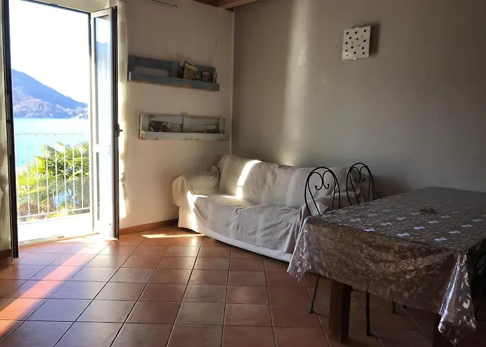 White Garden - With Access To The Lake Апартаменты *