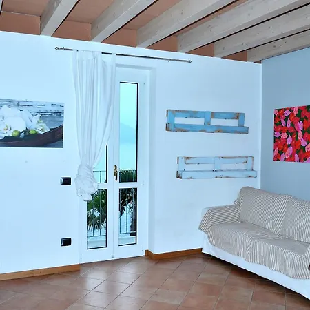 White Garden - With Access To The Lake Apartmán *